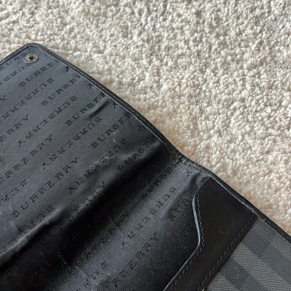 Burberry iPad case - Picture 2 of 2